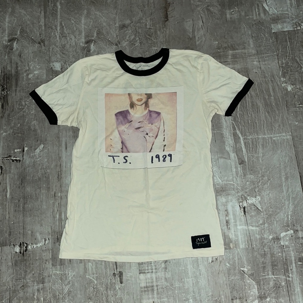 Taylor Swift:1989 world tour t shirt !